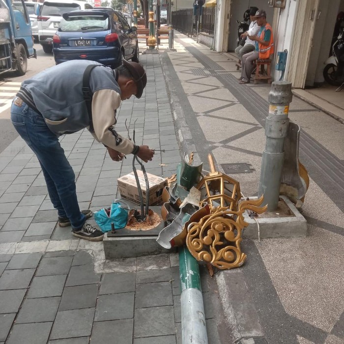 lampu di Kaytangan Heritage rusak tertabrak mobil