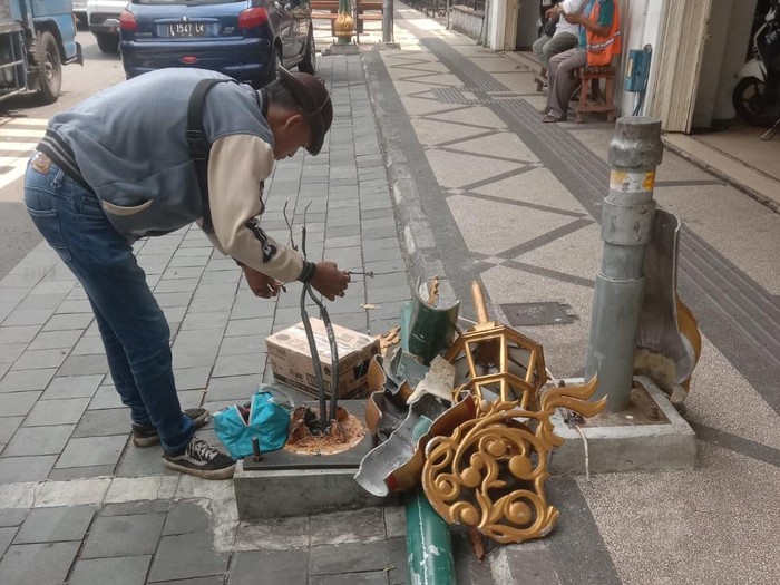 lampu di Kaytangan Heritage rusak tertabrak mobil