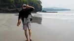 Momen Kiper Timnas Maarten Paes dan Luna Bijl Liburan di Bali