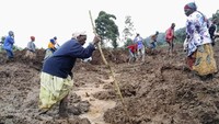 Tanah longsor ini menimbulkan kerusakan parah dan menyebabkan sedikitnya 15 orang tewas. Foto: AP/Jean Watala