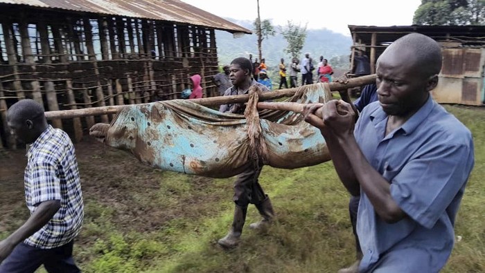 Longsor Maut Hancurkan Desa Uganda, 15 Tewas dan 113 Hilang Bencana tanah longsor di Distrik Bulambuli, Uganda, menewaskan 15 orang dan menyebabkan 113 hilang. Upaya penyelamatan terkendala oleh jalan yang terputus.