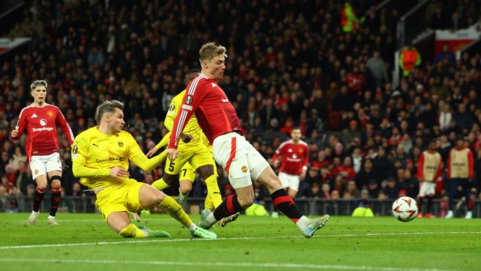 Soccer Football - Europa League - Manchester United v Bodo/Glimt - Old Trafford, Manchester, Britain - November 28, 2024 Manchester Uniteds Rasmus Hojlund scores their third goal REUTERS/Molly Darlington