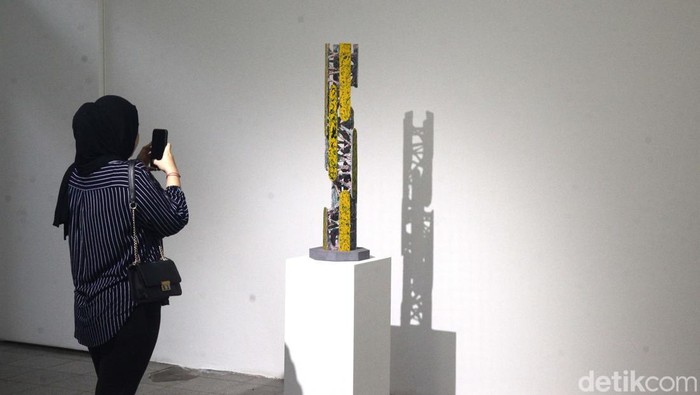 Seniman asal Korea Selatan Hyun Nahm gelar pameran tunggal di Jakarta. Yuk lihat karya-karyanya.