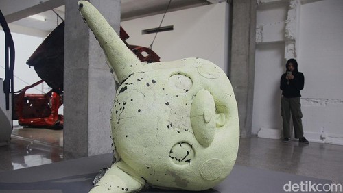Seniman asal Korea Selatan Hyun Nahm gelar pameran tunggal di Jakarta. Yuk lihat karya-karyanya.