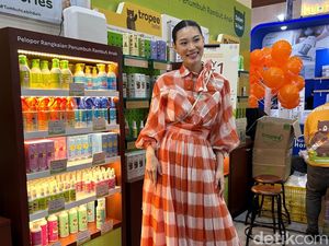 Patricia Gouw Mandi Pakai ASI untuk Perawatan Kulit