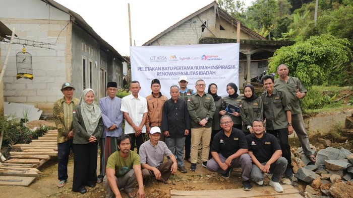 Peletakan batu pertama rumah inspirasi Gunung Leutik CT Arsa Foundation