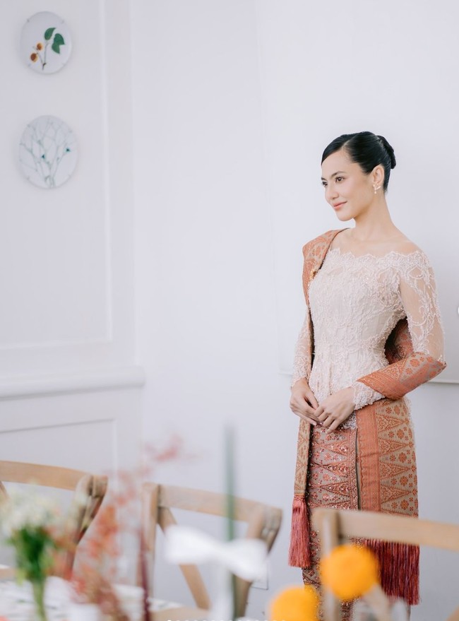 Tampil cantik mempesona, Pevita pun banjir pujian dari para netizen. Beautiful, komentar salah seorang netizen. Foto: Instagram/@pevpearce