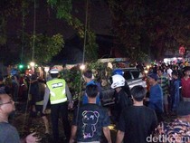 Video Pohon Tumbang Timpa Sejumlah Kendaraan di Malang, 2 Orang Tewas
