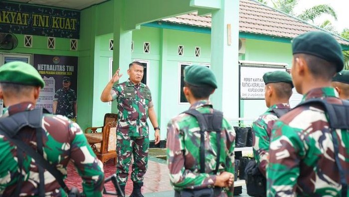Polisi dan TNI lakukan penebalan keamanan saat pleno tingkat PPK di 7 Kecamatan di Kabupaten Musi Rawas Utara