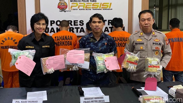 Polres Metro Jaksel mengungkap narkoba Rp 11,6 miliar selama November 2024.