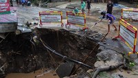 Bencana tersebut menyebabkan 82 KK atau 283 Jiwa terdampak serta delapan rumah dan tiga jembatan rusak. 