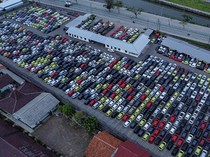 Sudah Setengah Tahun, Penjualan Mobil Turun Lagi!