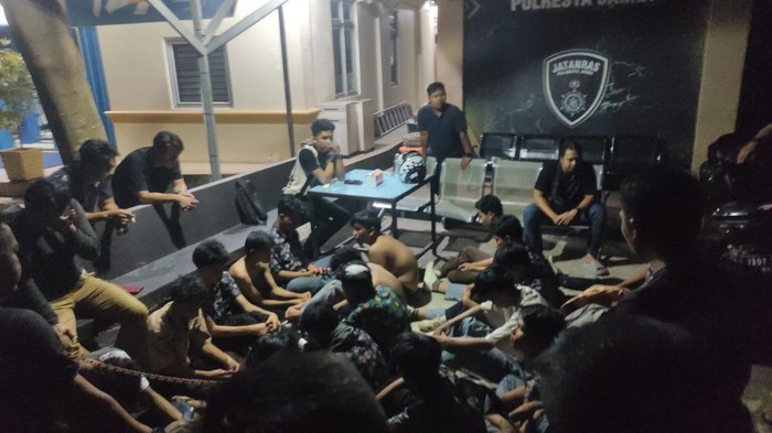 Puluhan pelajar diamankan usai melakukan penyerangan di SMA Negeri 6 Jambi
