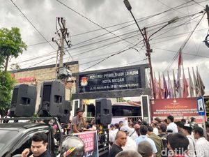 Aksi Demo Minta Pemungutan Suara Ulang di Kota Medan