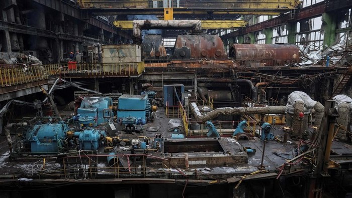 Rudal Rusia kembali menghantam pembangkit listrik termal Ukraina. Memperparah kerusakan infrastruktur energi dan memicu pemadaman luas di tengah musim dingin.