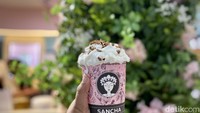 Salah satu menu yang menjadi andalan adalah varian Da Hong Pao Milk Tea Frappe seharga Rp 38.000. Ini merupakan racikan teh oolong dengan susu. Foto: detikcom/Riska Fitria