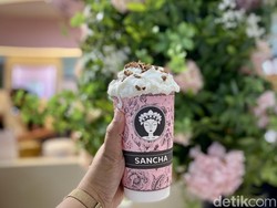 Menyeruput Segarnya Minuman Viral 
