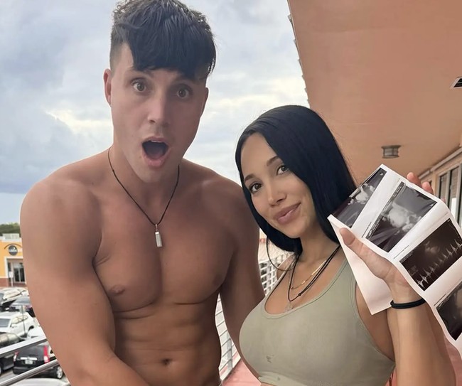 Hubungan Scarlet dan Ricci pertama kali menjadi viral pada tahun 2021 melalui video berjudul I fell in love with my bf’s best friend… who happens to be my step bro (Aku jatuh cinta pada sahabat pacarku… yang ternyata kakak tiriku).  Foto: dok. Instagram