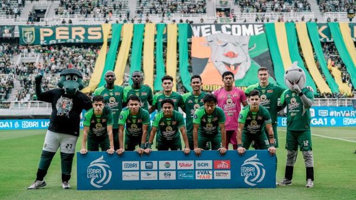Skuad Persebaya Surabaya pada musim 2024/2025.