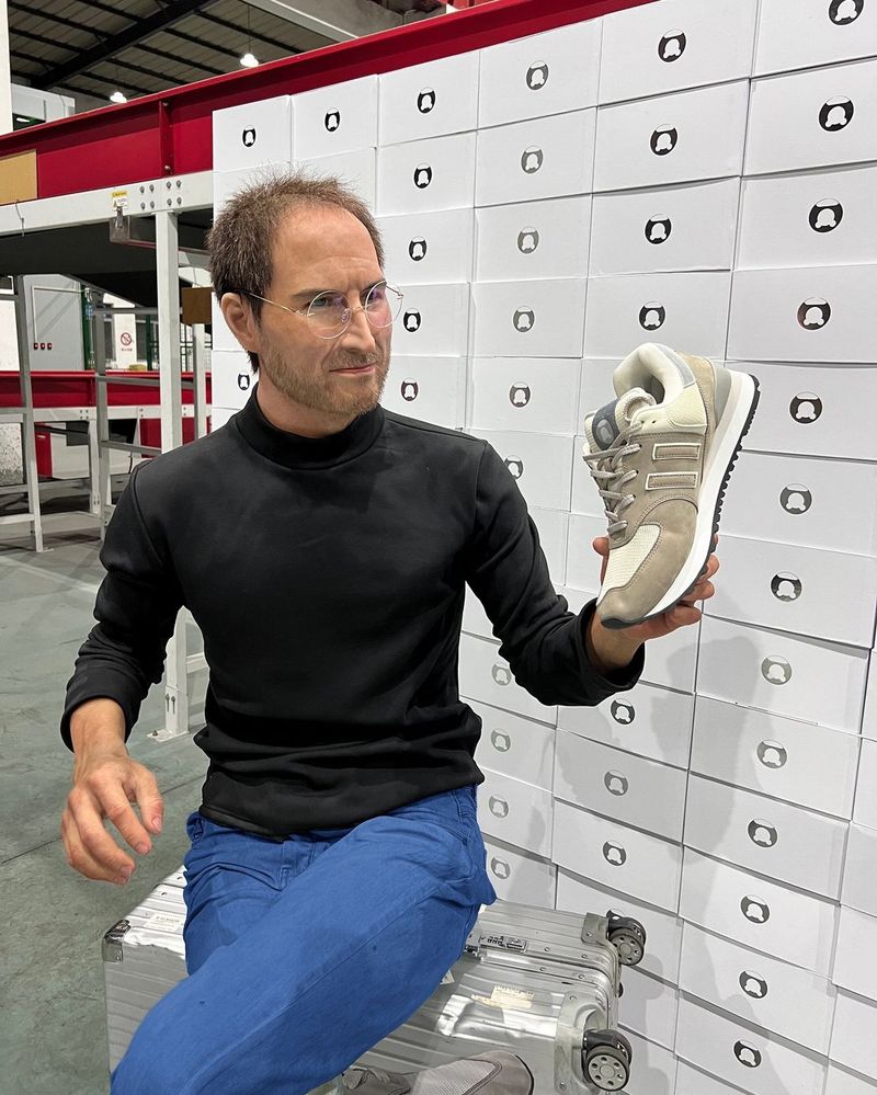 Sneakers Emoji Apple