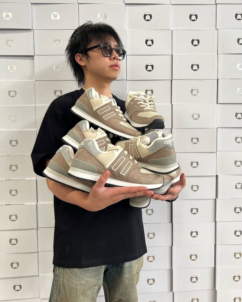 Sneakers Emoji Apple