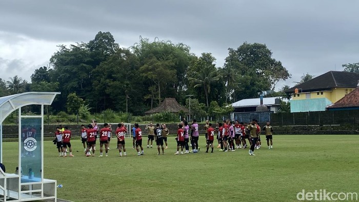 Suasana latihan PSS Sleman di Lapangan Pakembinangun, Sleman, Jumat (29/11/2024).