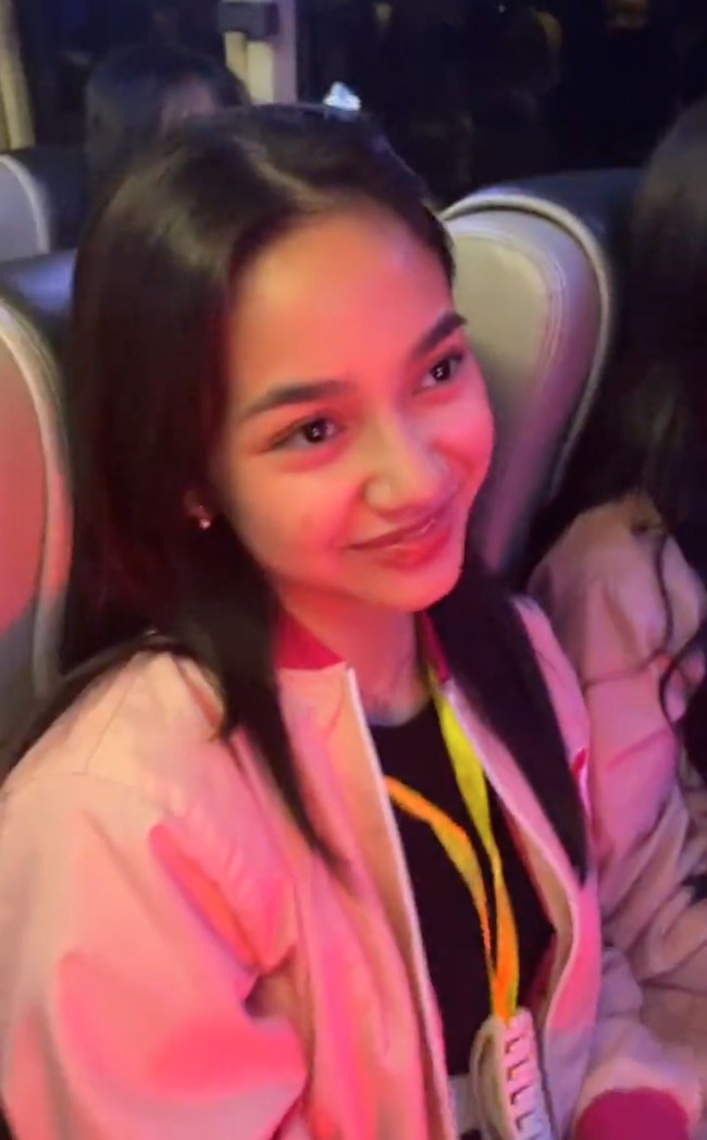 Punya paras cantik yang saingi sang mama, pesona Sydney memang bikin terpana. Tak sedikit yang mendukungnya untuk menjadi model seperti ibunya. Foto: Instagram/@GADISmagz