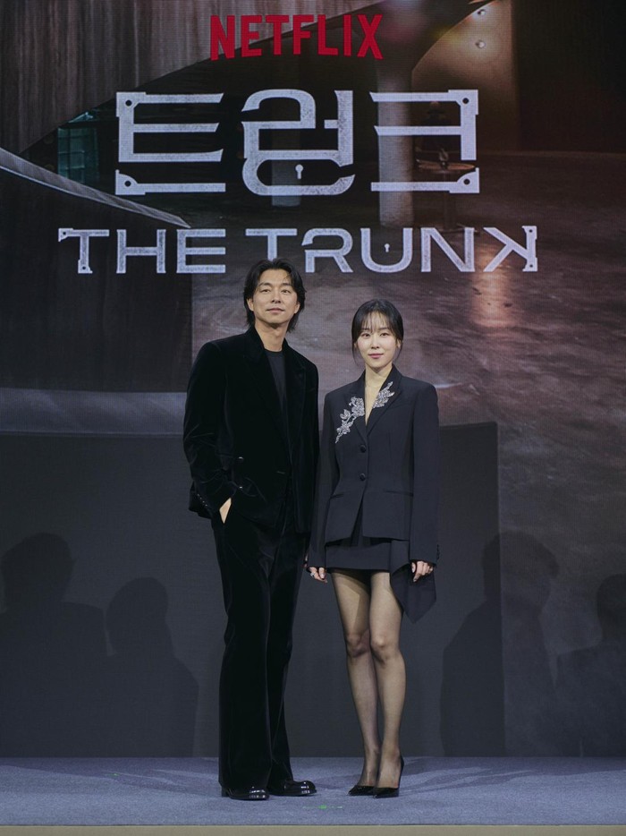 The Trunk (Kiri ke kanan) Gong Yoo dan Seo Hyun Jin, pemeran drama Korea The Trunk Kim Gyu Tae saat konferensi pers yang digelar di Seoul pada Selasa (26/11/2024).