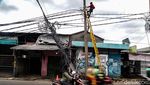 Tiang Utilitas Nyaris Roboh di Pamulang Dibongkar
