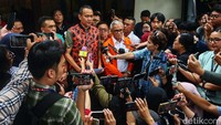 Ketika Tim RK menyebut Pilkada Jakarta akan 2 putaran, Tim Pramono-Rano yakin bahwa akan berjalan 1 putaran. Cak Lontong pun berharap data yang dimiliki timnya tidak akan berubah.   