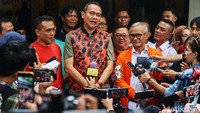 Ketua Tim Pemenangan Cagub-Cawagub Jakarta nomor urut 3 Pramono Anung-Rano Karno, Lies Hartono atau Cak Lontong, merespons soal kubu Ridwan Kamil-Suswono (RIDO) yang mengklaim Pilkada Jakarta akan 2 putaran di Rumah Pemenangan Pramono-Rano, Jalan Cemara No 19, Menteng, Jakarta Pusat, Jumat (29/11/2024).