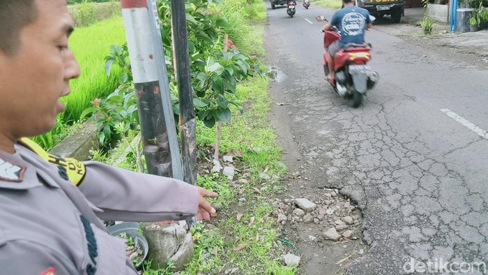 Lokasi kejadian Sugimin menabrak tiang di jalan Gantiwarno-Jogonalan, Desa Baturan, Gantiwarno.
