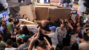 Warga Brasil Berburu Barang di Black Friday 2024