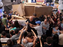 Warga Brasil Berburu Barang di Black Friday 2024