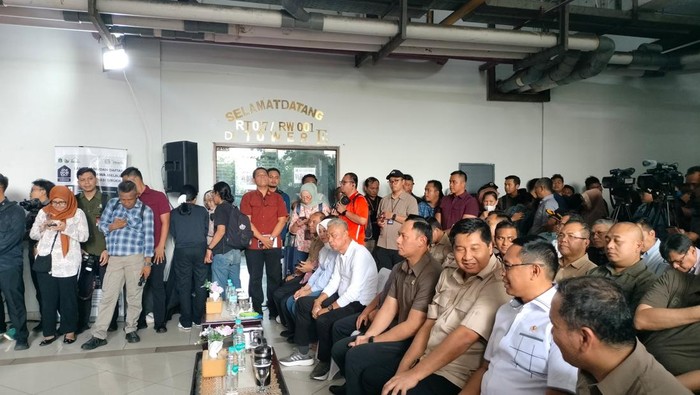 139 Warga Kolong Jembatan Jelembar Baru Malam Ini Tidur di Rusun Rawa Buaya