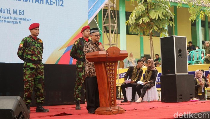 Menteri Pendidikan Dasar dan Menengah RI Abdul Muti menghadiri acara Milad Muhammadiyah di kompleks Perguruan Muhammadiyah Sukolilo Pati, Sabtu (30/11/2024).