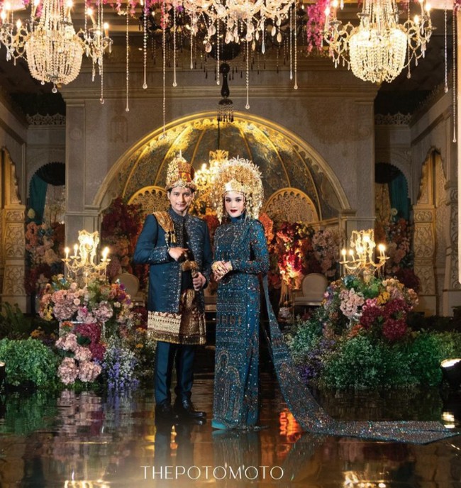 Chand Kelvin menikah dengan Dea Sahirah pada Juli 2024. Keduanya mengusung resepsi dua adat, Jawa dan Aceh. Foto: dok. Instagram