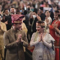 Jessica Mila menikah dengan Yakub Hasibuan pada Mei 2023. Ia menggelar acara resepsi dengan adat Batak. Foto: dok. Instagram