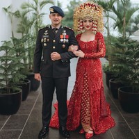 Febby Rastanty baru saja menikah pada 9 November 2024 menggunakan adat Palembang. Ia menikah dengan Drajad Djumantara, yang diketahui seorang polisi berpangkat Inspektur Polisi Satu (Iptu). Foto: Dok. Instagram