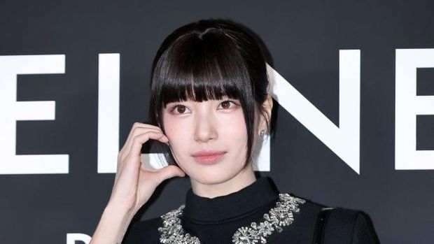 Aktris dan penyanyi Suzy berpose untuk sesi pemotretan di pembukaan butik CELINE pada 28 November 2024 di Seoul, Korea Selatan.