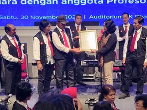 Puluhan Guru Besar Berkumpul di Kediri Catatkan 2 Rekor MURI