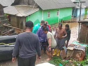 Banjir Masih Rendam Tambakrejo Malang gegara Air Laut Pasang