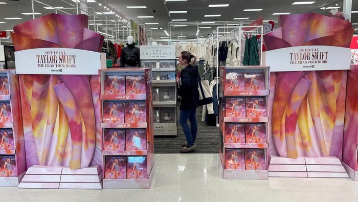 A shopper peruses Taylor Swift's 