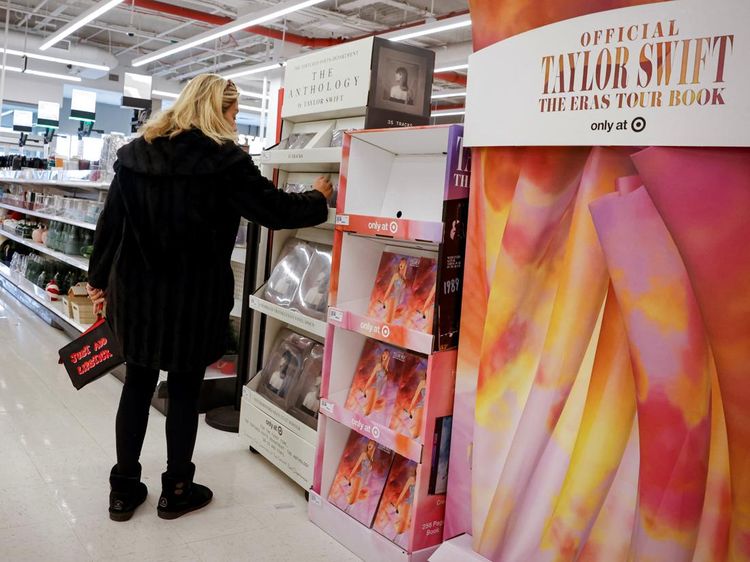 Berburu Buku hingga Piringan Hitam Taylor Swift saat Black Friday
