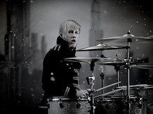 Kimberly Ryder dan Edward Akbar Resmi Cerai, Eks Drummer MCR Ditemukan Tewas