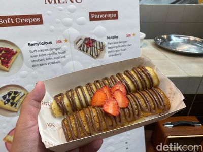 Soft Crepes Topping Stroberi ala Jepang yang Lembut Legit