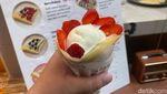 Soft Crepes Topping Stroberi ala Jepang yang Lembut Legit