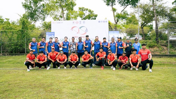 Indonesia, yang diwakili oleh Garuda Gentelman, berhasil mengalahkan diaspora India. Pertandingan cricket ini dalam rangka mempererat hubungan diplomatik.

Pertandingan bertaju Spice and Sand Cup 2024 ini berlangsung di Lapangan Cricket Udayana, Bali, Sabtu (30/11/2024). Indonesia dan India merayakan 75 tahun hubungan diplomatiknya dengan olahraga cricket.