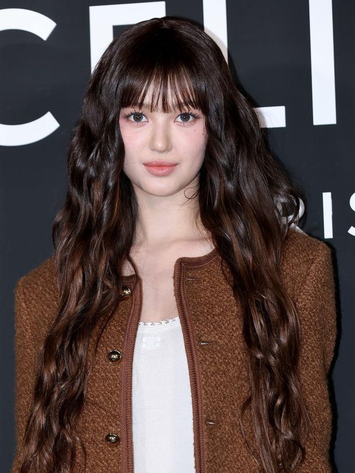 Danielle dari girl grup NewJeans berpose untuk sesi pemotretan untuk pembukaan toko utama CELINE pada 28 November 2024 di Seoul, Korea Selatan.