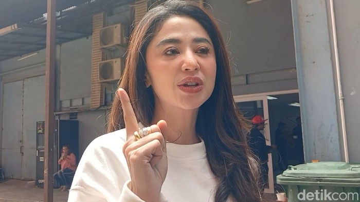 Dewi Perssik